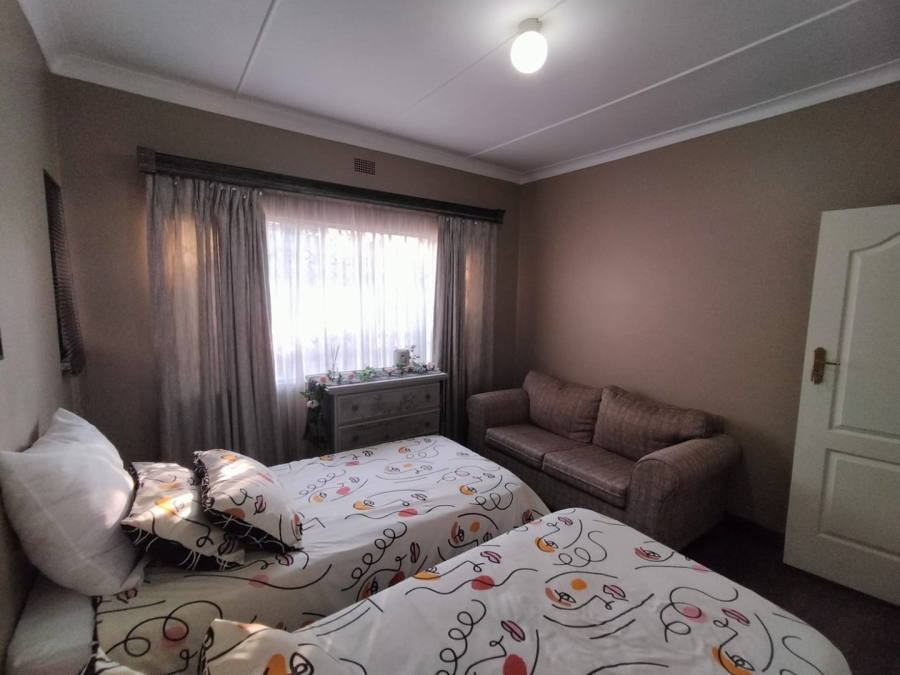 5 Bedroom Property for Sale in Waverley Free State